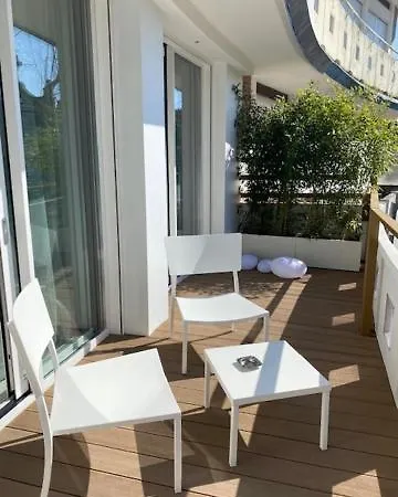 Velar Apartment Suites Λινιάνο Σαμπιαντόρο